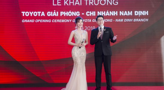 MC tổ chức dẫn dắt chương trình khai trương